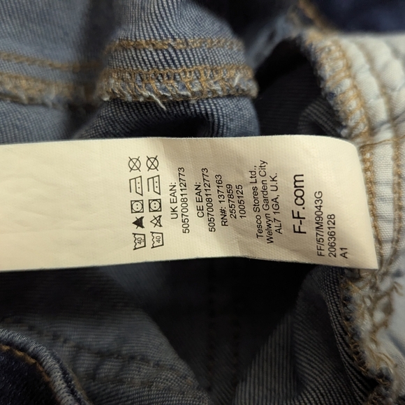 NWT denim pencil skirt - Picture 4 of 5